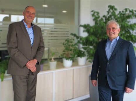Foto: Dr.-Ing. Karsten Gruber (Vertreter der Geschäftsführung Sweco GmbH) und Dipl.-Ing. Hans-Jürgen Mark (Geschäftsführer Mark und Pieler Ingenieure GmbH)