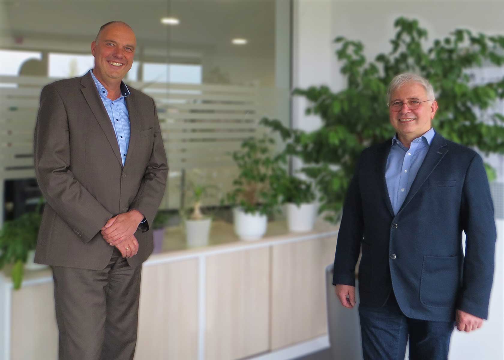 Foto: Dr.-Ing. Karsten Gruber (Vertreter der Geschäftsführung Sweco GmbH) und Dipl.-Ing. Hans-Jürgen Mark (Geschäftsführer Mark und Pieler Ingenieure GmbH)