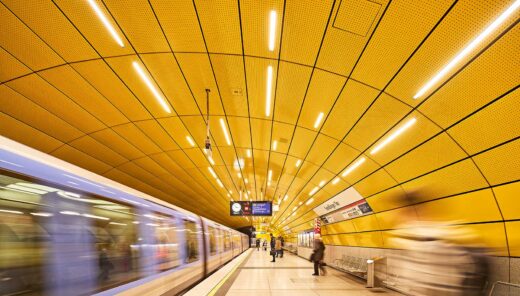 U-Bahnhof Sendlinger Tor - Gleis mit einfahrendem Zug