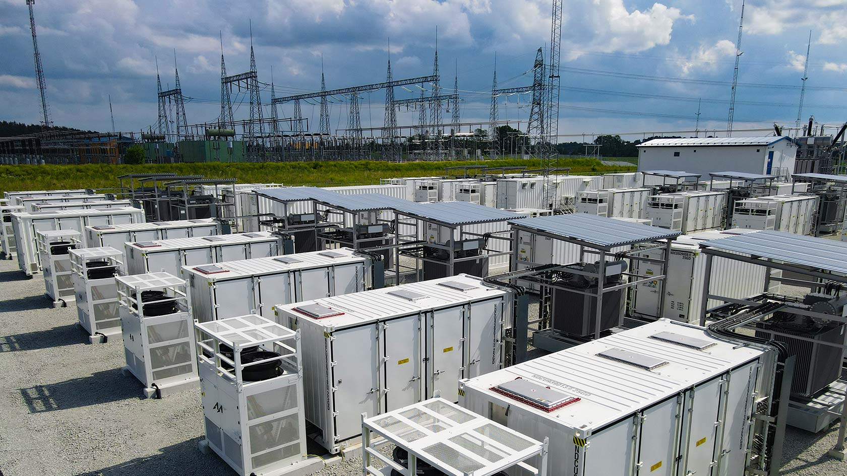 Groß angelegte Batterie-Energiespeichersysteme, die in eine Umspannstation integriert sind