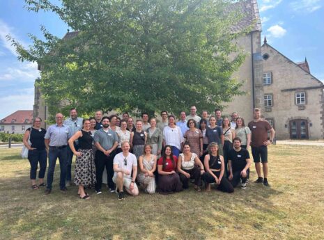 Teilnehmende des Summerbreak Sustainability Netzwerktreffens von Sweco im Kloster Haydau